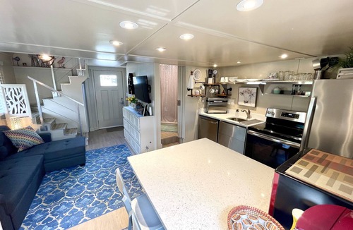 Alta Vista House | Tiny Home in SRQ - Close to Everything!