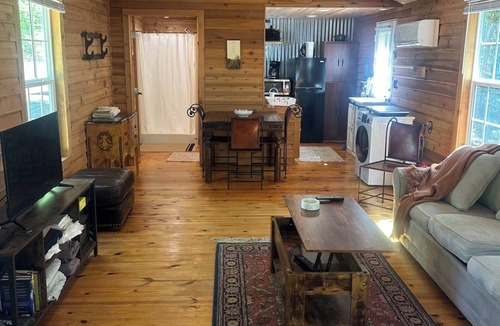 Casar Cabin | Tiny home near SOUTH MOUNTAIN STATE PARK. ONE MILE FROM BROAD RIVER