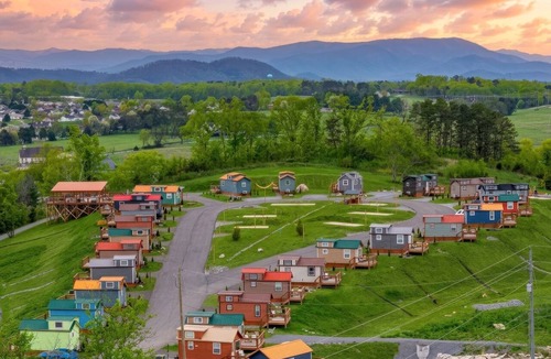 Sevierville Cottage | Tiny Home Village Near Dollywood