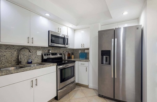 Sunny Isles Beach Apartment | Tiny Tower Treasure - Sleeps 5 & Soaks Sun