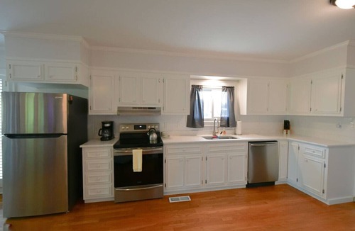 Williamstown House | Toccoa River House- Toccoa River Front-2br/2ba-wifi-walk to town-Free Activities