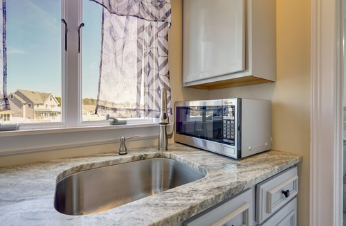 Ortley Beach Apartment | Toms River Apartment w/On-Site Canal Access!