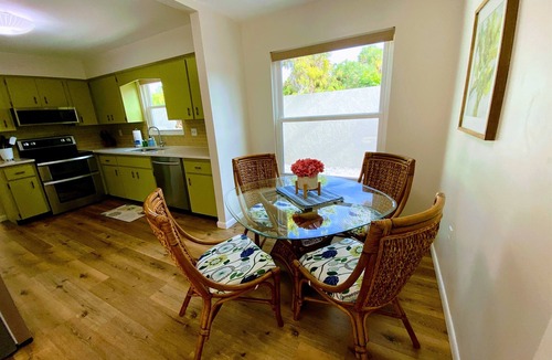 Bay Isle House | Tons of Amenities. Saltwater pool, e-bikes, beach gear and more!