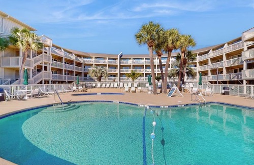 North Forest Beach House | Top Floor Condo with Ocean Views Pool Balcony & WIFI - Walk to Beach