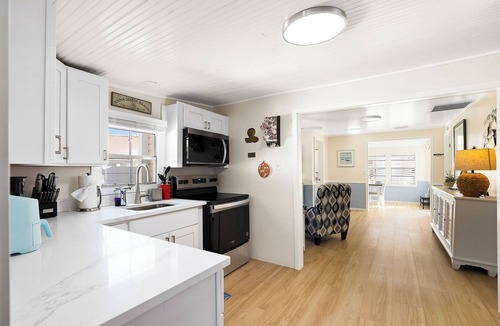 Bradenton Beach Cottage | Tortuga Cottage · 1915 · Pool · Pet-Friendly