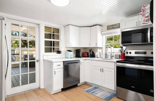 Bradenton Beach Cottage | Tortuga Cottage · 1915 · Pool · Pet-Friendly