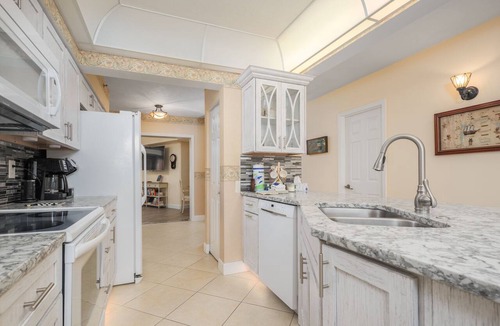 Ponce Inlet Condo | Towers 2 - Ocean Towers 2102 | Beachfront Condo with Ocean Access, Patio + Pool