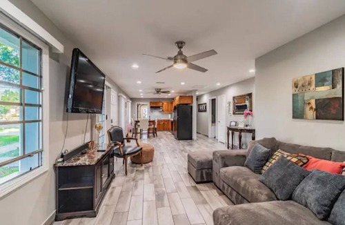 Bay Crest Park House | Town 'n' Country Cozy Corner: Your Florida Fun Hub