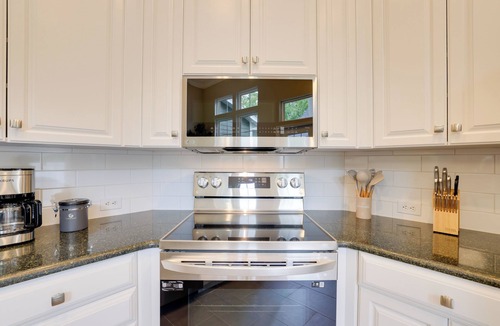Gainesville House | Townhome w/Patio < 5 Mi to UF Campus!