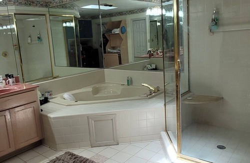 Tallahassee Apartment | Tranquil corporate living space in Tallahassee with Master Suite and Office