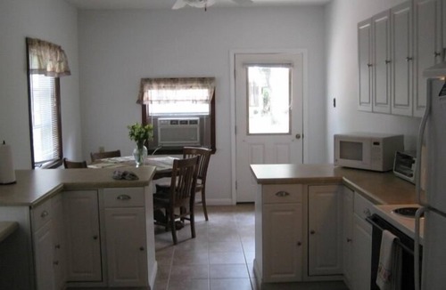 Josephine Cottage | Tranquil Cozy One Bedroom Waterfront House