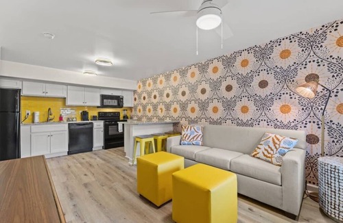 Windy Hill Apartment | TreeHouse Lodge, Walk to Beach, Pet-Friendly 201