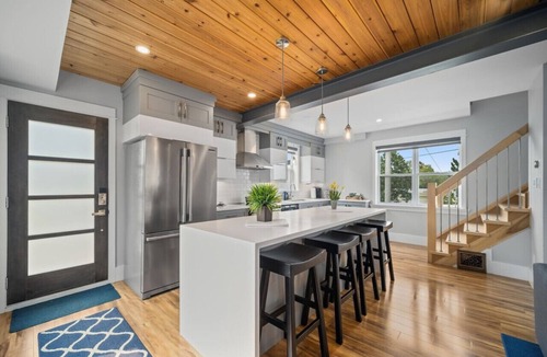 Kitchener House | Trendy & Chic | Designed with Love near Downtown
