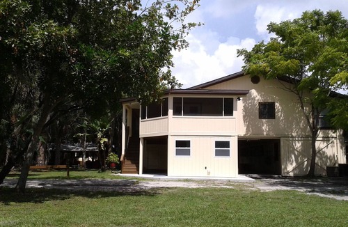 Sarasota House | TROPICAL 2 BEDROOM "TREE HOUSE" UNIT "B" ON EQUINE RANCH