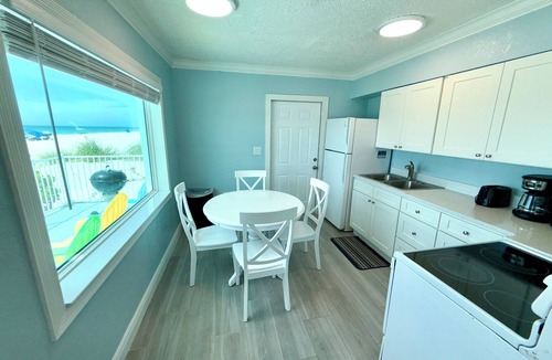 Holmes Beach Hotel | Tropical Breeze Beach Club