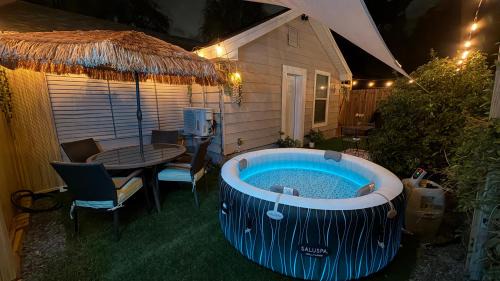 Bearss Plaza Apartment | Tropical Casita LaVida