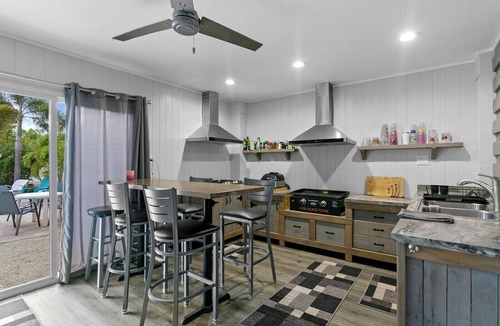 Whitney Beach Condo | Tropical Haven B - 4505 “Anna Maria Island”