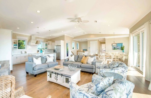 Bradenton Beach House | Tropical Hideaway - Luxury home near dining & beach
