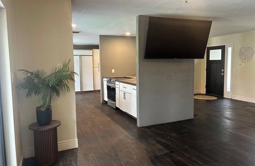 Seffner Community Alliance House | Tropical Paradise