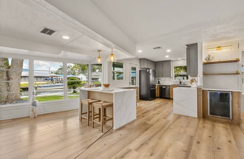 Homosassa House | Tropical Retreat w/Pool, Hot tub & Private Dock