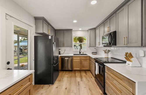 Homosassa House | Tropical Retreat w/Pool, Hot tub & Private Dock