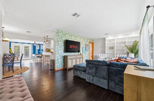 Largo House | Tropical Tee - Putt Putt - Pool - Hot Tub - Bikes