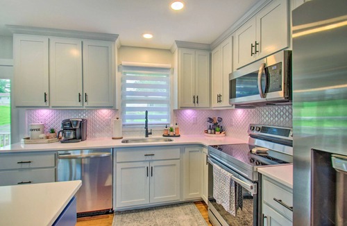 Penhook House | True Lakefront, Easy Water Access, Dock, Hot Tub, Sleeps 12