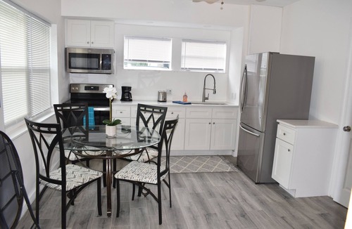 Indian Rocks Beach Cottage | Turquoise Shores Cozy Cottage Near the Beach!