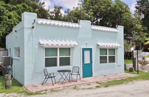 Indian Rocks Beach Cottage | Turquoise Shores Cozy Cottage Near the Beach!