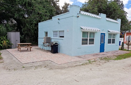 Indian Rocks Beach Cottage | Turquoise Shores Cozy Cottage Near the Beach!