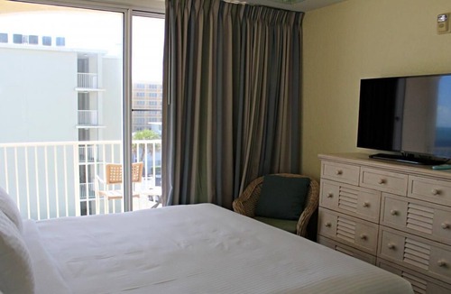 Bostroms Resort | Ultimate Adventure in Florida! Four Amazing Units, Pool, Shop at Volusia Mall
