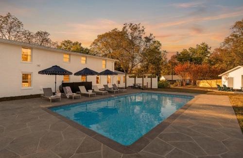 Mauldin House | Ultimate Group Getaway Pool Pickleball 5BR