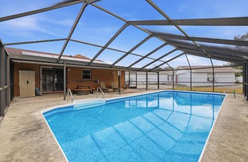 Seffner Community Alliance House | Ultimate Tampa Getaway w Pool- Hot Tub in Prime Location