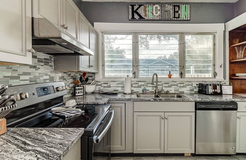 East Lake Morton House | Uncle Ed's Historic Bungalow