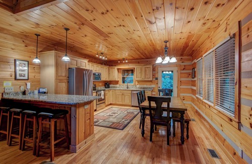 Boone Cabin | Uncle Johns Cabin | Valle Crucis | Hot Tub, Game Room, Fireplace