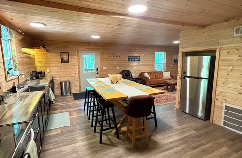 Hawkinsville House | Unique elevated 3-bedroom River House with AC and High Speed Internet,Sleeps 13