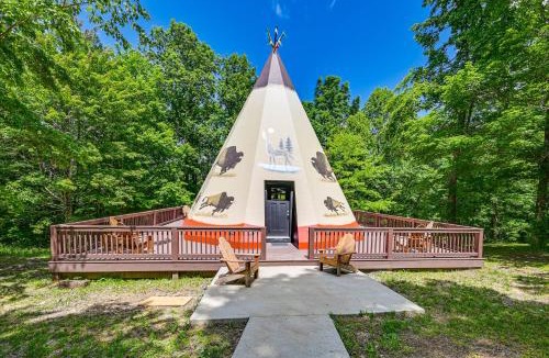 Mammoth Cave House | Unique Mammoth Cave Cabin w/Teepee & Hot Tub!