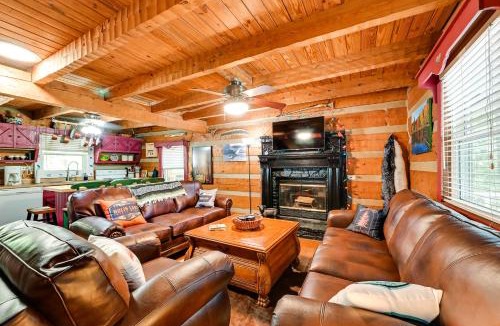 Mammoth Cave House | Unique Mammoth Cave Cabin w/Teepee & Hot Tub!
