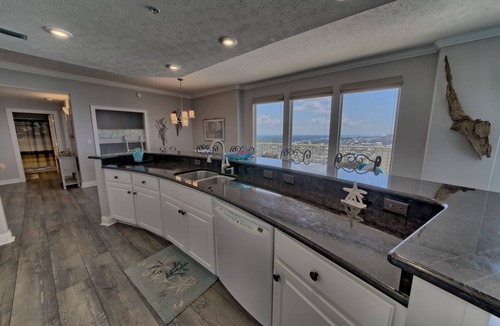 Thomas Drive Condo | Unit 2101: 21st Floor