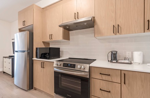 Dean Park Apartment | Unit 4 - Modern Fully Furnished 2 Bedroom Apartment