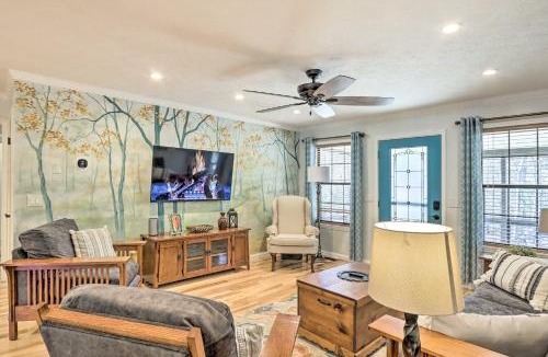 Murphy House | Unwind Fireside: Serene Murphy Escape w/Hot Tub!