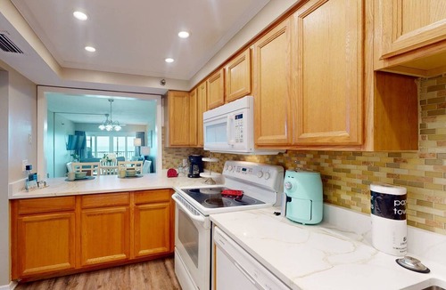 Madeira Beach Condo | Unwind Together with a Beachfront View, Beach, Pool. 6th Floor. Tickets to Top Attractions Daily