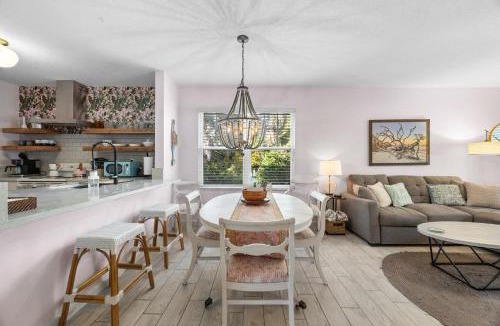 Coquina Gables Apartment | Updated! Beautiful Decor! Walk to Beach & Eats