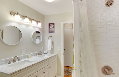 Black Mountain Cottage | Updated Black Mountain Vacation Rental w/ Deck!