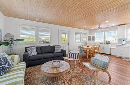 Sea Scape Cottage | Updated, EV Plug, Hot Tub & Dog Friendly