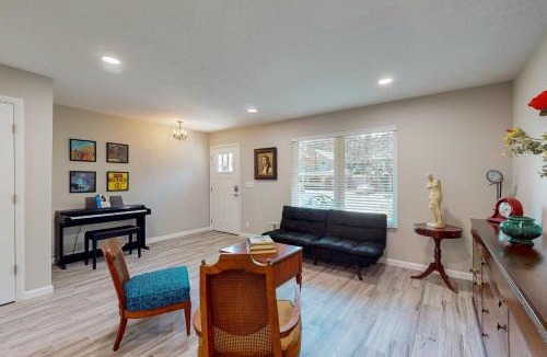 San Marco House | Updated house with enclosed yard, patio, central AC, & washer/dryer