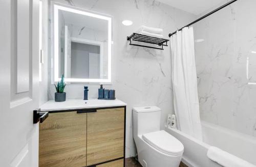 The Heights Villa | Upscale 3BR 2BA Apartment Near NYC Quick NYC Access