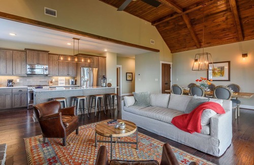 Lenoir Condo | Upscale Condo in Blue Ridge Mtn Club