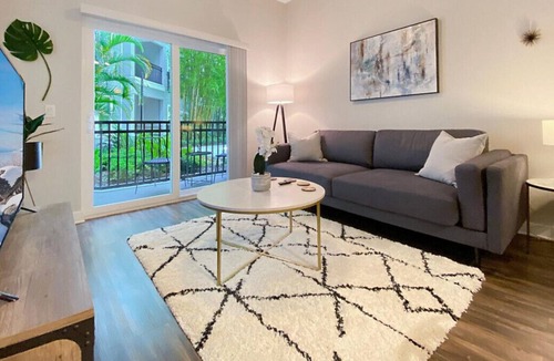 Carver City - Lincoln Gardens Apartment | Upscale Living in Heart of Tampa, Courtyard Views