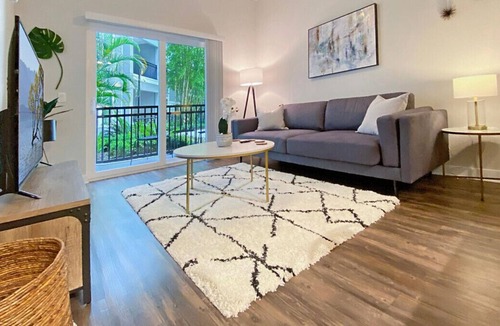 Carver City - Lincoln Gardens Apartment | Upscale Living in Heart of Tampa, Courtyard Views
